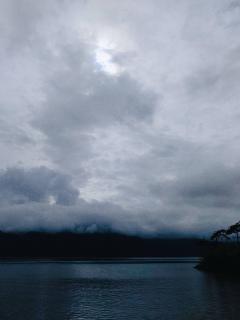 �ʉ_�Ɨ��_�̎B�e�̃T���l�C���摜