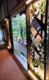 �X�e���h�O���X���������A���_���_�Ђ̃T���l�C���摜