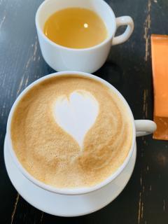 �J�t�F���e�ƃJ�v�`�[�m�̈Ⴂ�̃T���l�C���摜