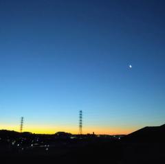 �s�v�c�ȐF�ŋP���̃T���l�C���摜