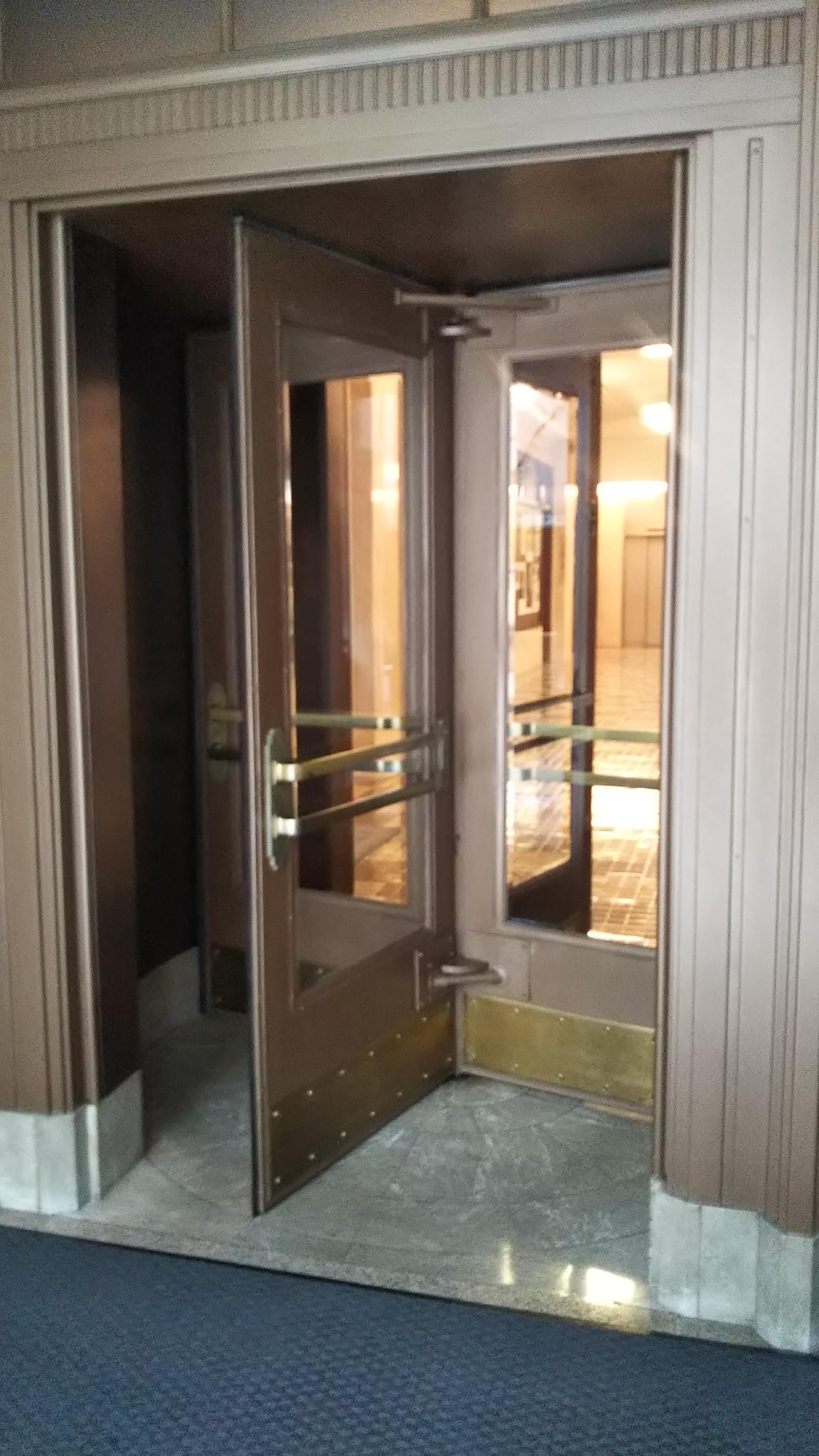 ��]�h�A�Ɠ����I�H