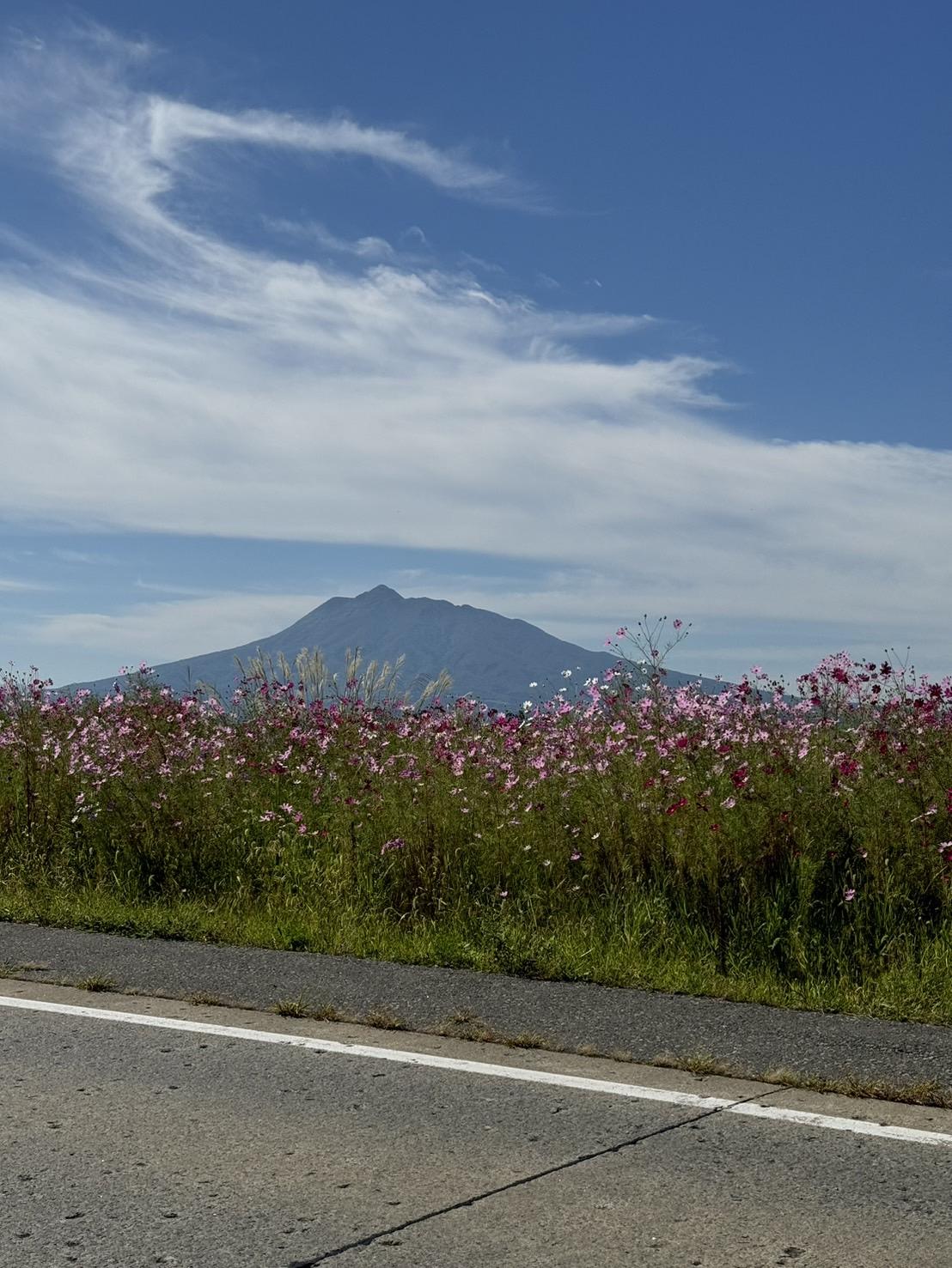 霊山の上を龍が飛ぶ！…という画像紹介