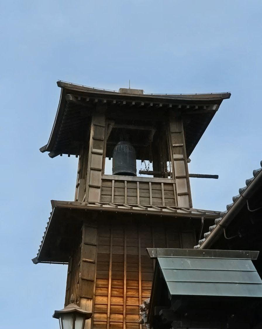 ��`�q�ɓ����Ă�K�i