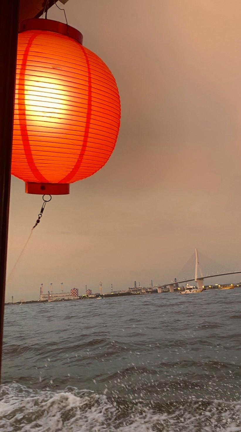 ���R�ɔg����