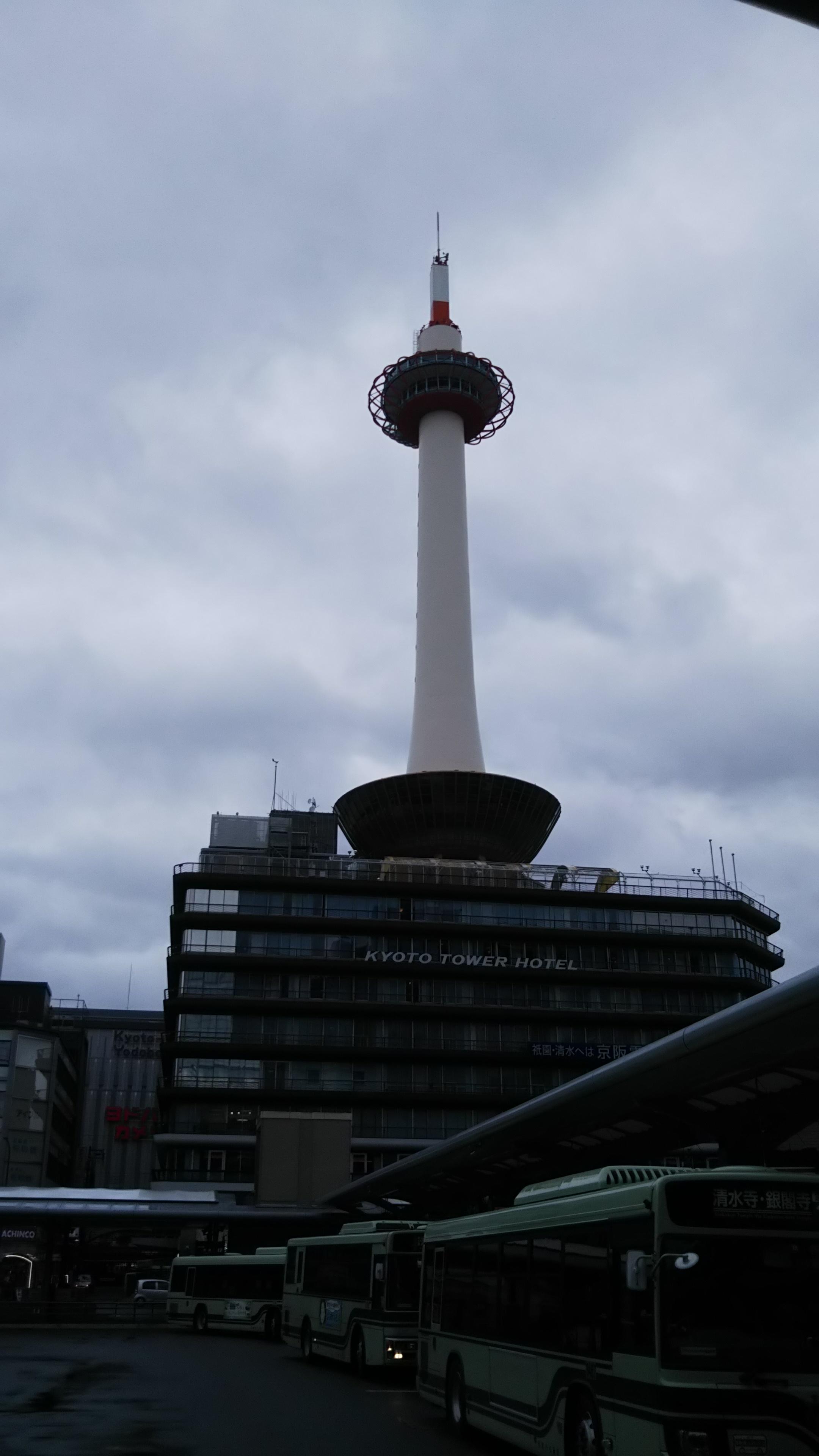 ���s�^���[