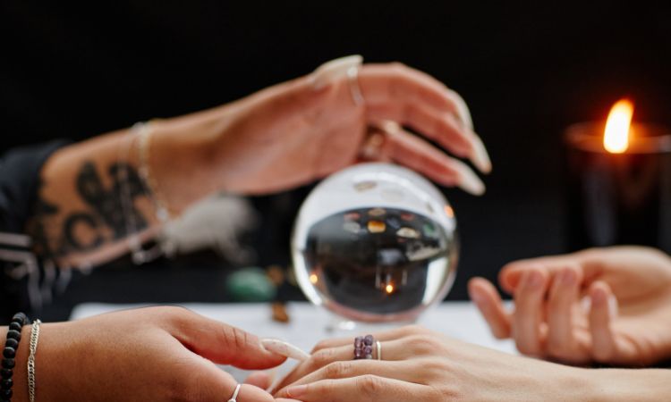 電話占い霊視が当たる本物の占い師10選！選び方と注意点を徹底解説