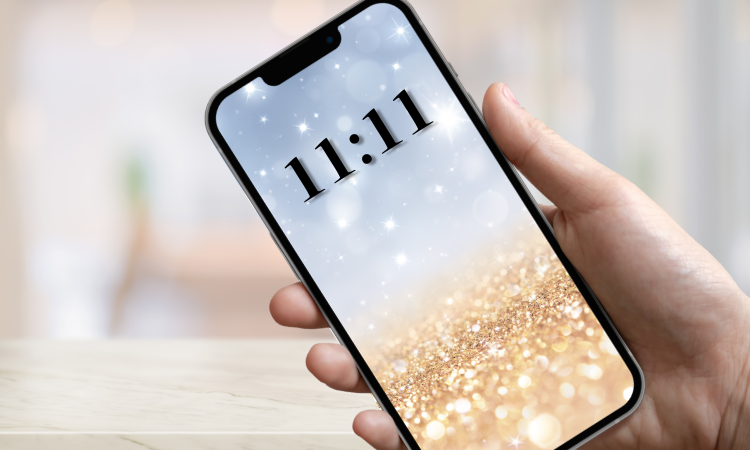 11時11分を示すスマートフォン